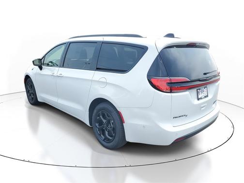2025 Chrysler Pacifica Hybrid Select
