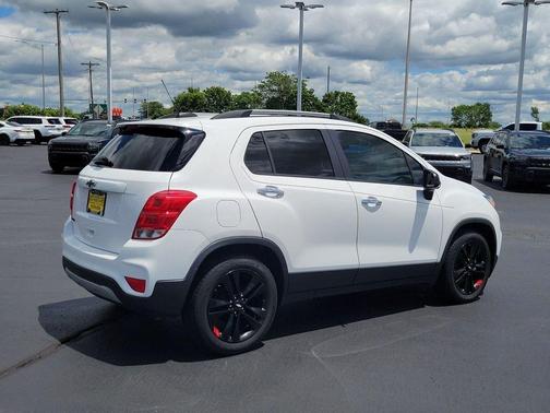 Summit White 2018 Chevrolet Trax LT