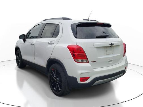Summit White 2018 Chevrolet Trax LT