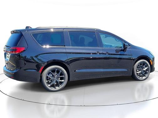 Black 2027 Chrysler Pacifica LIMITED