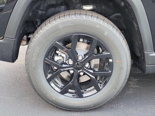 Black 2026 Jeep Grand Cherokee Laredo