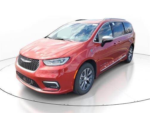 2025 Chrysler Pacifica Hybrid Pinnacle