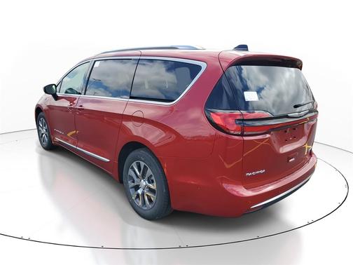 2025 Chrysler Pacifica Hybrid Pinnacle