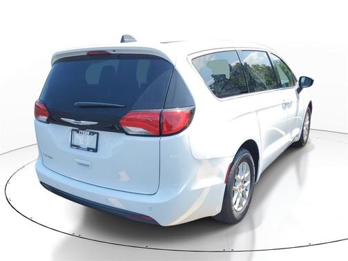 2026 Chrysler Voyager LX