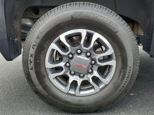 Summit White 2025 GMC Sierra 2500 SLT