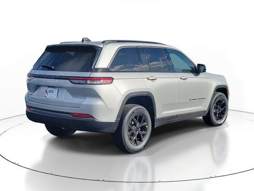 2026 Jeep Grand Cherokee Laredo