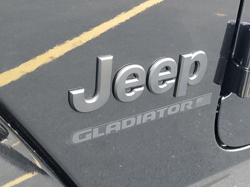2026 Jeep Gladiator Sport