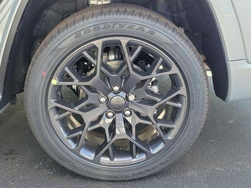 Silver 2026 Jeep Grand Cherokee Summit