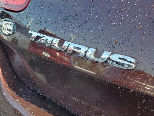 2010 Ford Taurus SEL