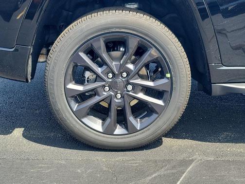 Black 2026 Jeep Grand Cherokee Limited