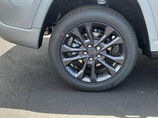 Silver 2026 Jeep Grand Cherokee Limited