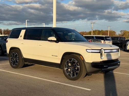 2025 Rivian R1S Adventure