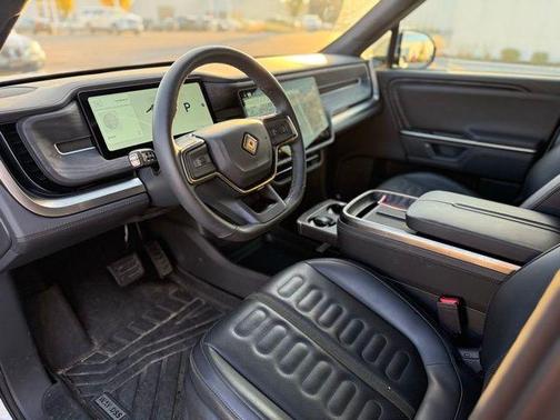 2025 Rivian R1S Adventure