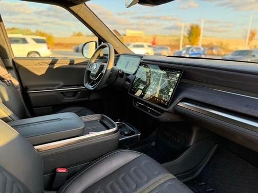 2025 Rivian R1S Adventure