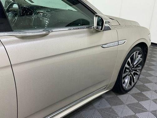 Palladium White Gold Metallic 2017 Lincoln Continental Reserve