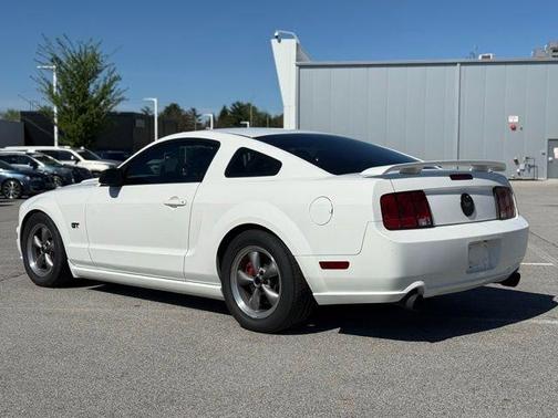 White 2005 Ford Mustang GT