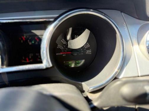 White 2005 Ford Mustang GT