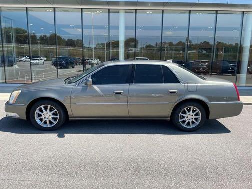 2011 Cadillac DTS Luxury