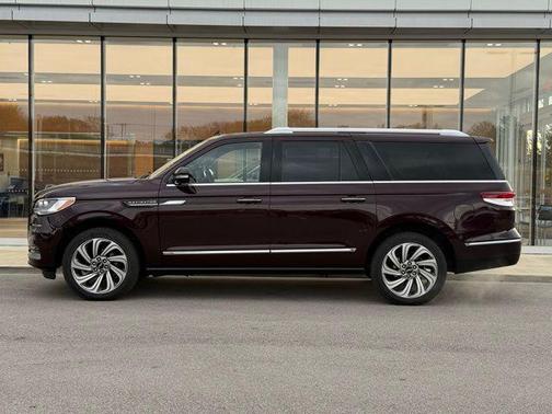 2023 Lincoln Navigator L Reserve