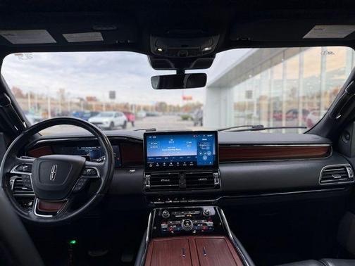 2023 Lincoln Navigator L Reserve