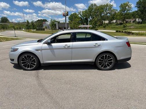 Ingot Silver Metallic 2017 Ford Taurus Limited