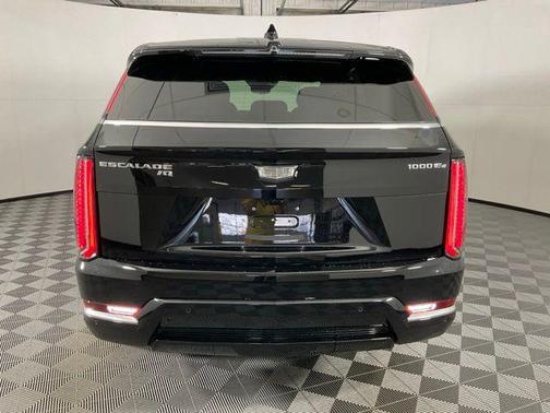2025 Cadillac Escalade IQ Luxury 1
