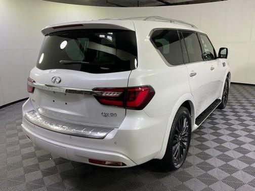 2023 INFINITI QX80 SENSORY