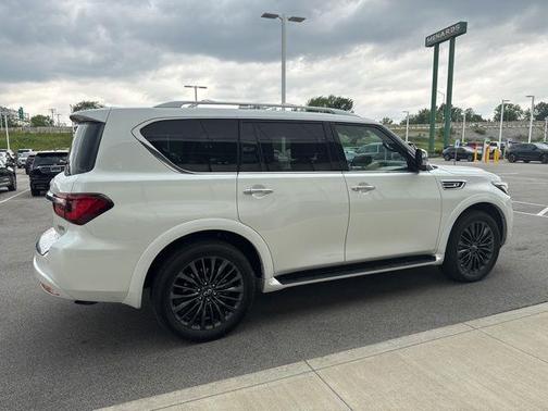 2023 INFINITI QX80 SENSORY