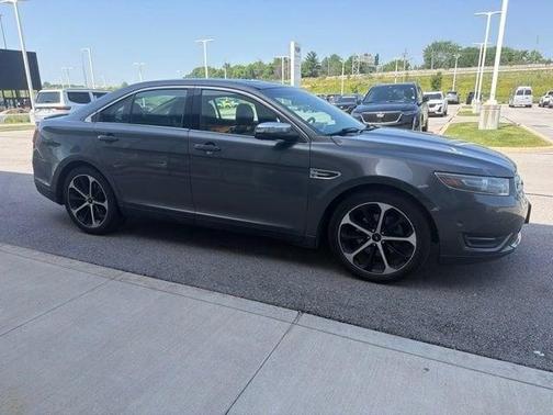 Magnetic Metallic 2015 Ford Taurus Limited