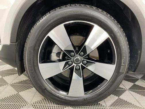 2020 Volvo XC40 T5 Momentum