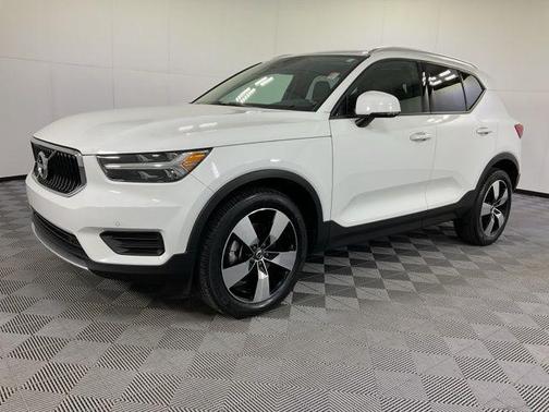 2020 Volvo XC40 T5 Momentum