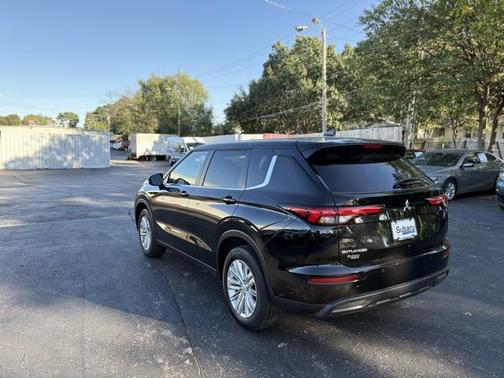 2024 Mitsubishi Outlander ES 2.5 S-AWC