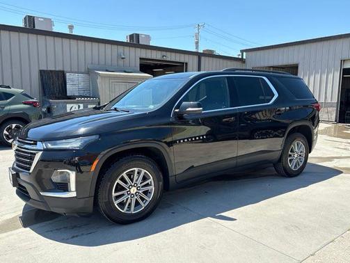 Black Metallic 2023 Chevrolet Traverse LT Cloth