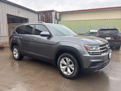 Platinum Gray Metallic 2018 Volkswagen Atlas 3.6L Launch Edition