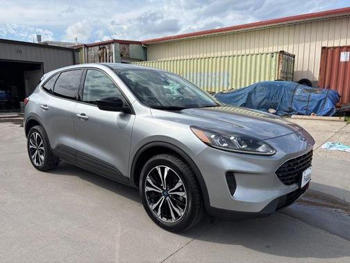 Iconic Silver Metallic 2021 Ford Escape SE