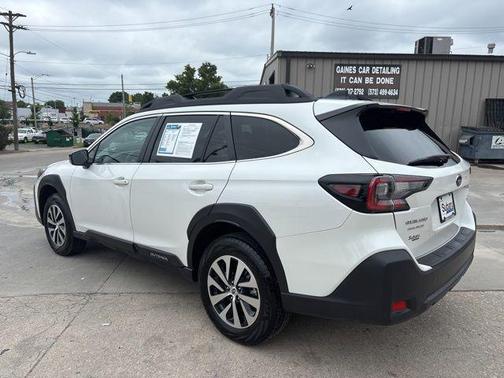 Crystal White Pearl 2025 Subaru Outback Premium