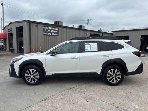Crystal White Pearl 2025 Subaru Outback Premium