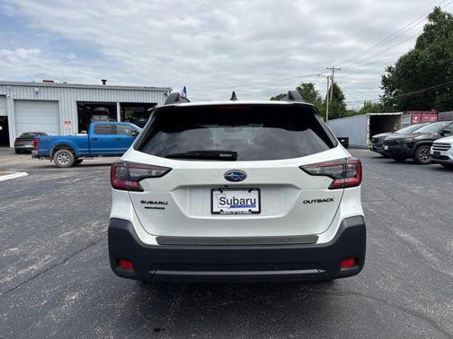 Crystal White Pearl 2025 Subaru Outback Onyx Edition