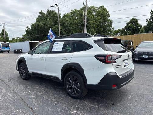Crystal White Pearl 2025 Subaru Outback Onyx Edition