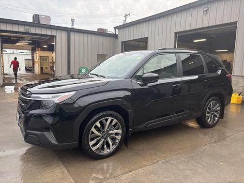 Crystal Black Silica 2025 Subaru Forester Touring