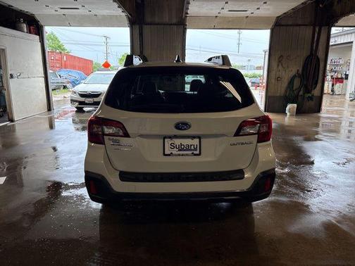 Crystal White Pearl 2018 Subaru Outback 2.5i Limited