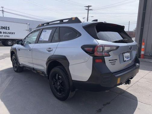 Ice Silver Metallic 2022 Subaru Outback Wilderness