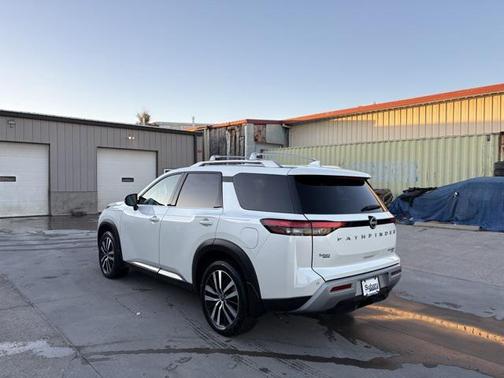 2024 Nissan Pathfinder Platinum 4WD