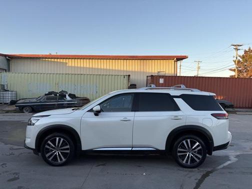 2024 Nissan Pathfinder Platinum 4WD