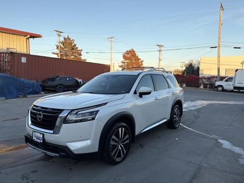 2024 Nissan Pathfinder Platinum 4WD