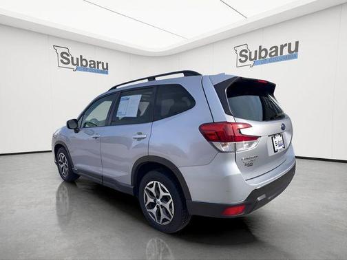 Ice Silver Metallic 2021 Subaru Forester Premium