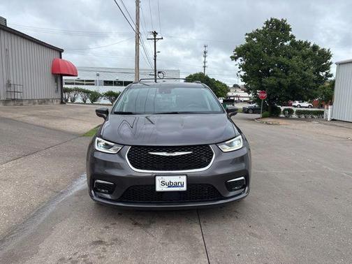Granite Crystal Metallic Clearcoat 2022 Chrysler Pacifica Touring L