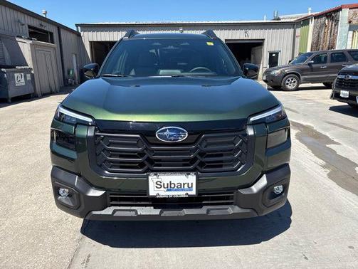 Deep Emerald Green Pearl 2026 Subaru Outback Premium