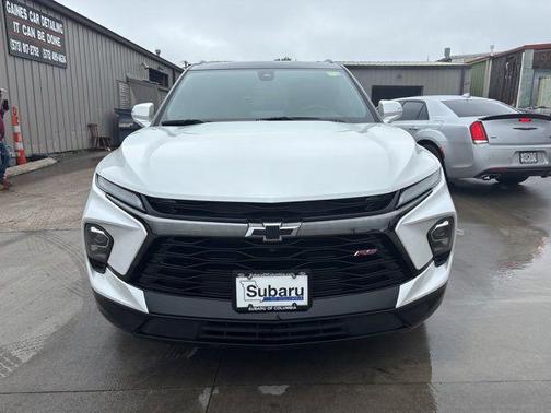 Iridescent Pearl Tricoat 2023 Chevrolet Blazer RS