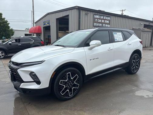 Iridescent Pearl Tricoat 2023 Chevrolet Blazer RS